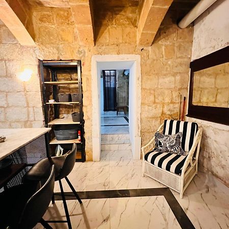 Апартаменты Charming Townhouse Prime Area Валетта Экстерьер фото