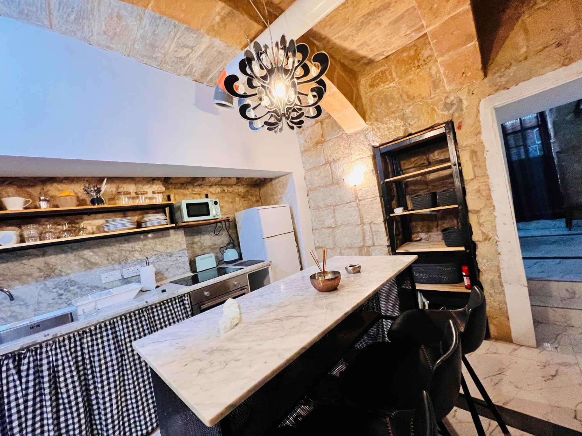 Апартаменты Charming Townhouse Prime Area Валетта Экстерьер фото